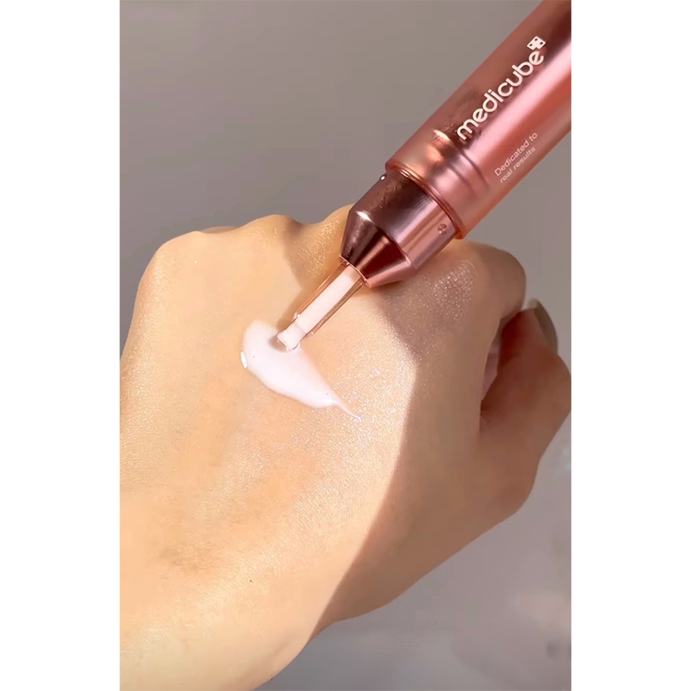 بوستر سرم درخشان کننده کلاژن مدی کیوب 3 بوستر سرم درخشان کننده کلاژن مدی کیوب medicube collagen glow booster milk serum
